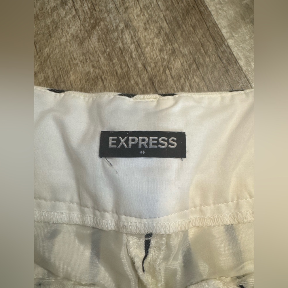 Express size 4 midi low rise, dressy look white jean shorts, thin pinstripe - Picture 5 of 10